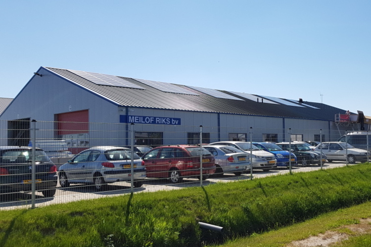 Uitbreiding productiehallen en montage zonnepanelen